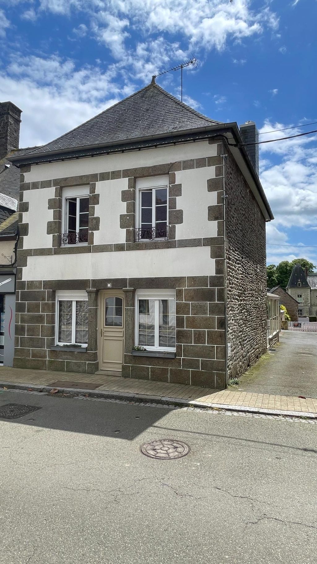 Achat maison à vendre 5 chambres 123 m² - Saint-Denis-de-Gastines