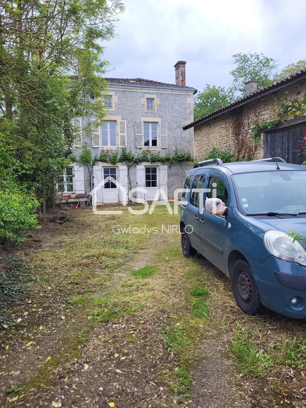 Achat maison à vendre 4 chambres 145 m² - Saint-Laurent-de-Céris