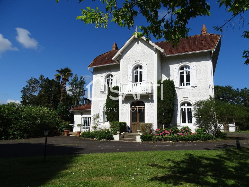 Achat maison à vendre 4 chambres 225 m² - Mont-de-Marsan