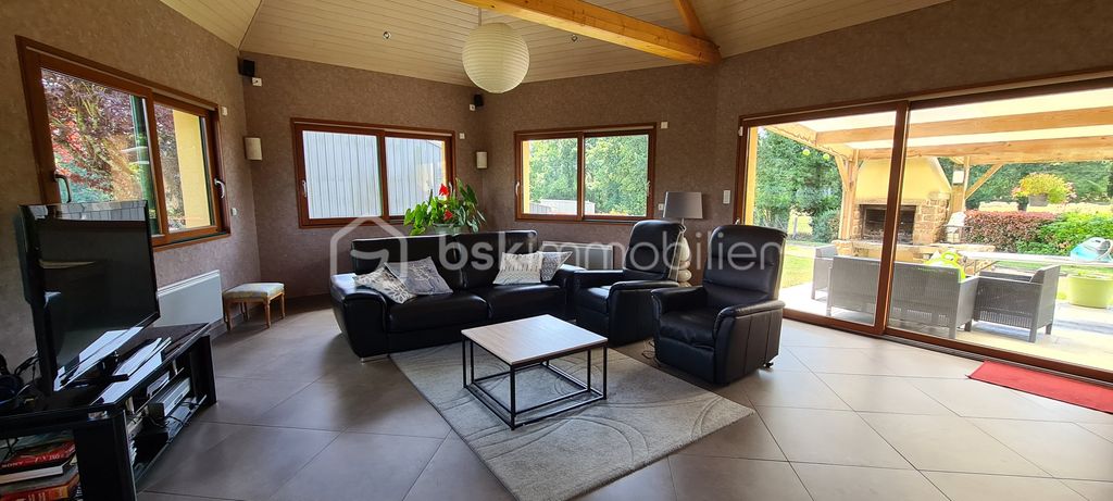 Achat maison à vendre 4 chambres 132 m² - Sens-de-Bretagne