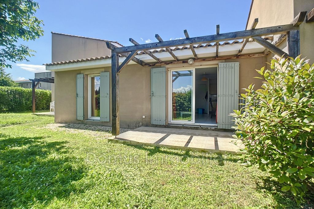 Achat appartement à vendre 3 pièces 45 m² - Saint-Saturnin-lès-Avignon