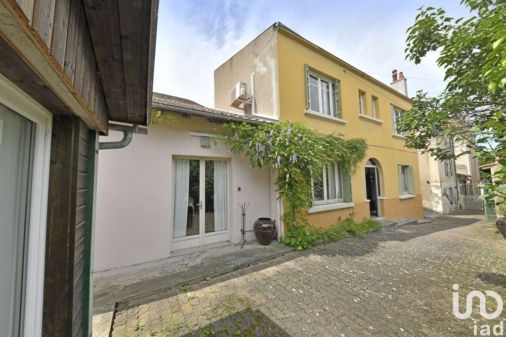 Achat maison à vendre 5 chambres 199 m² - Riom