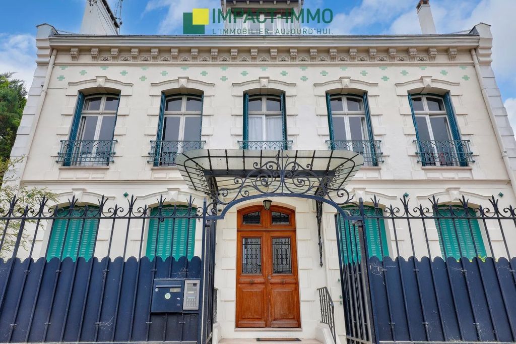 Achat maison à vendre 4 chambres 173 m² - Colombes