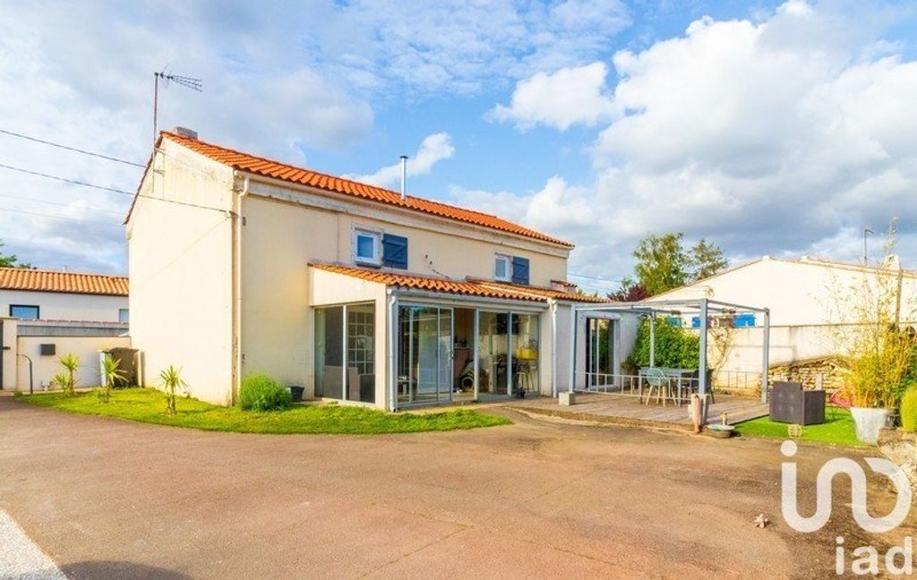 Achat maison à vendre 3 chambres 115 m² - Nalliers