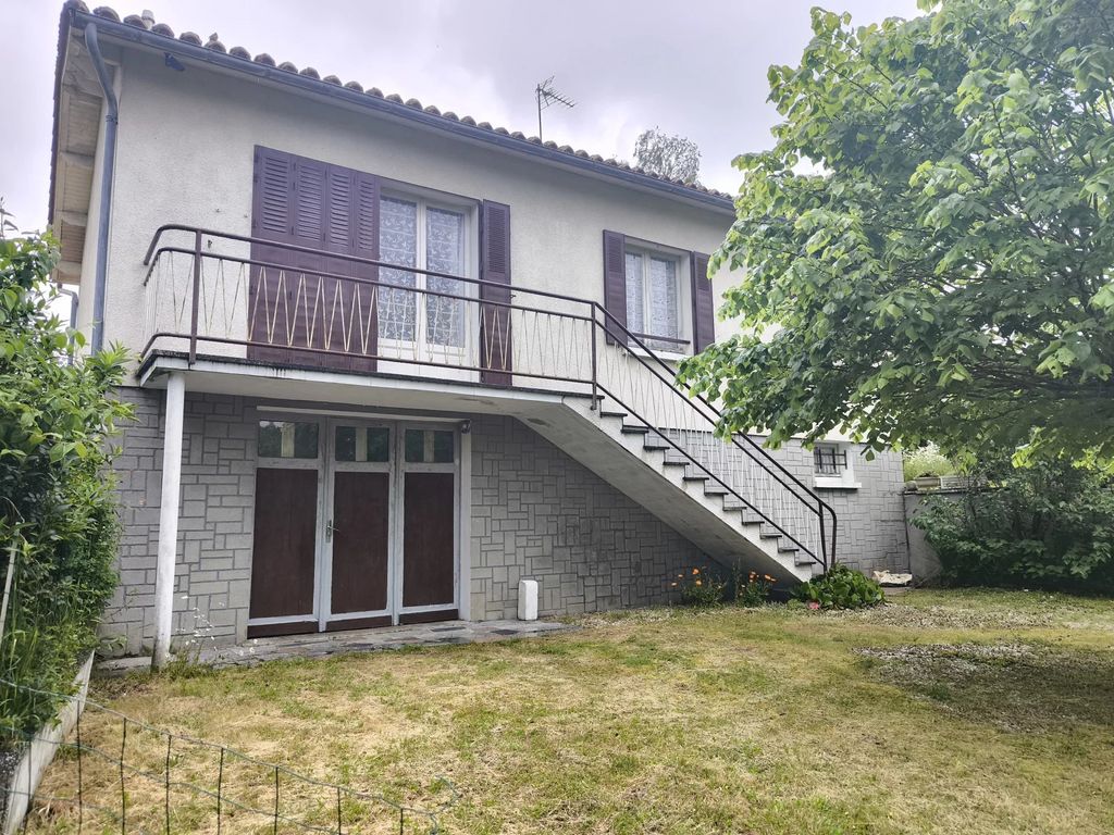 Achat maison à vendre 3 chambres 64 m² - Lesterps