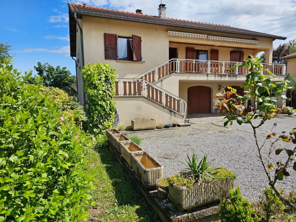 Achat maison à vendre 3 chambres 137 m² - Jardin