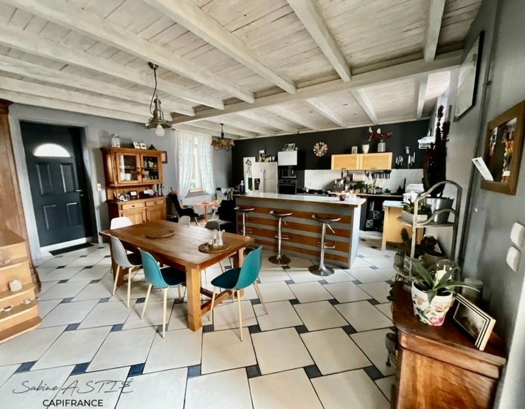 Achat maison à vendre 4 chambres 166 m² - Le Perréon