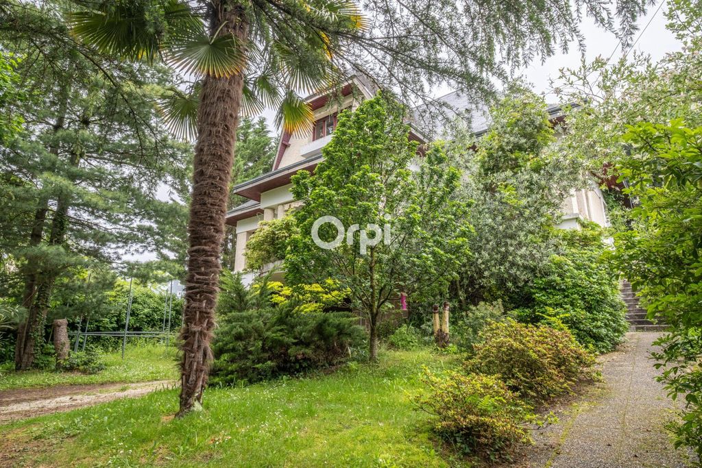 Achat maison à vendre 4 chambres 161 m² - Limoges