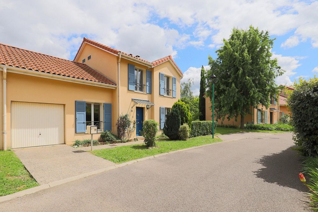 Achat maison à vendre 5 chambres 140 m² - Saint-Genis-Laval