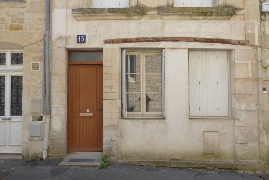 Achat appartement à vendre 5 pièces 95 m² - Saint-Maixent-l'École