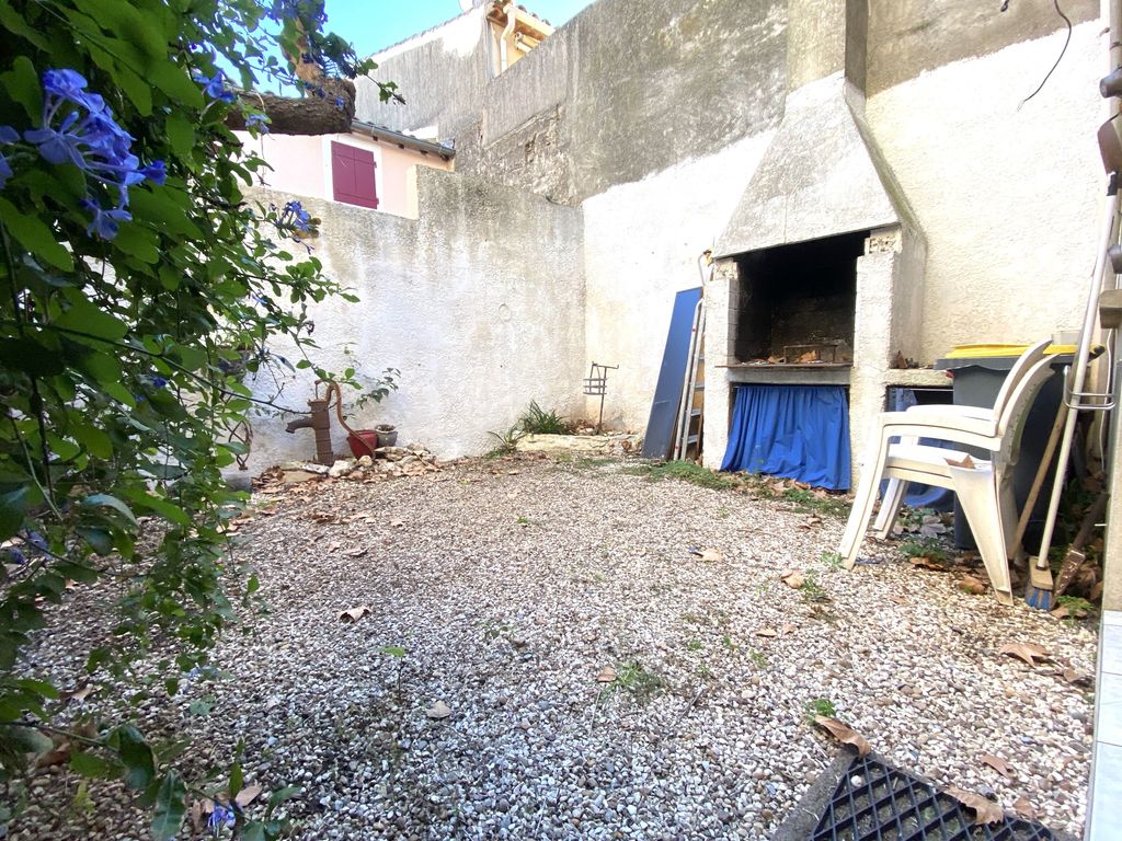 Achat maison à vendre 3 chambres 86 m² - Aigues-Mortes