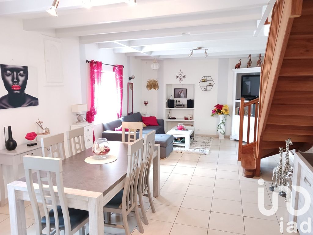 Achat maison à vendre 3 chambres 118 m² - La Chapelle-Bâton