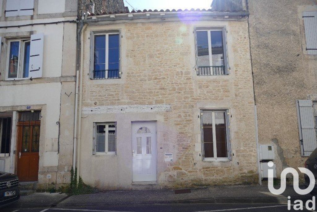 Achat maison à vendre 2 chambres 87 m² - Ruffec