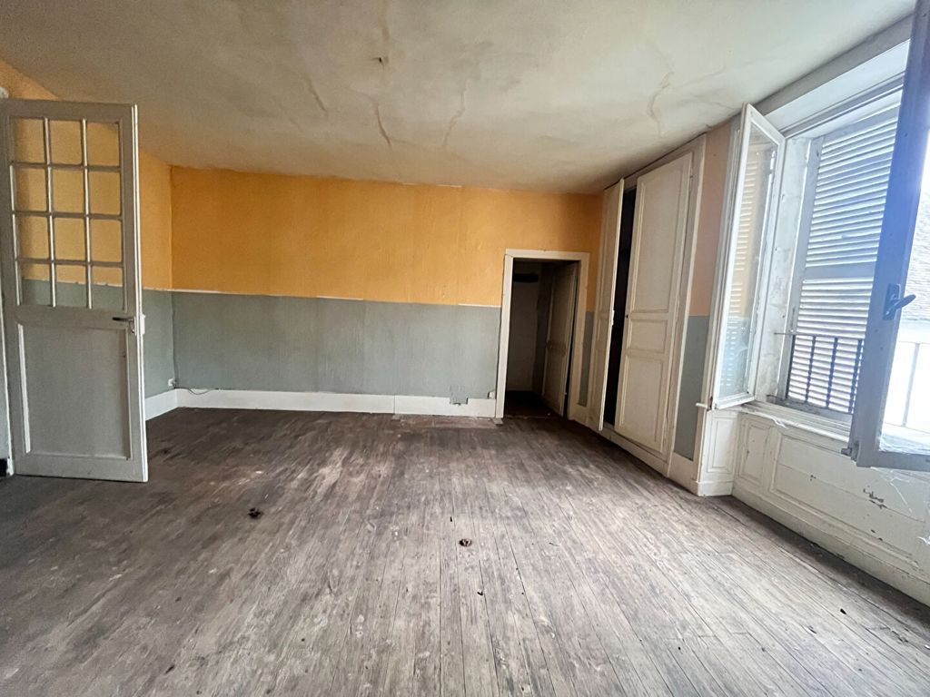 Achat maison à vendre 6 chambres 240 m² - Saint-Savin