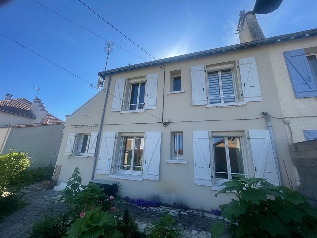 Achat maison à vendre 2 chambres 64 m² - Rochefort