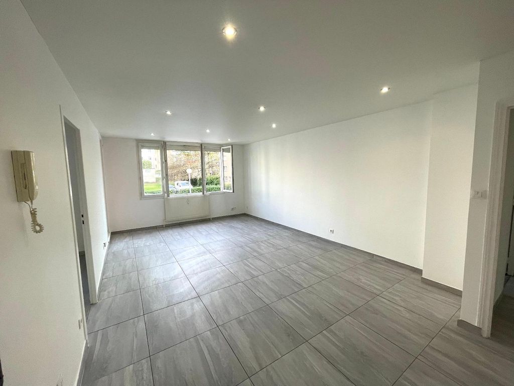 Achat maison à vendre 3 chambres 81 m² - Décines-Charpieu