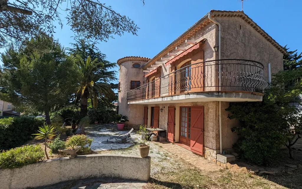 Achat maison à vendre 7 chambres 192 m² - Six-Fours-les-Plages