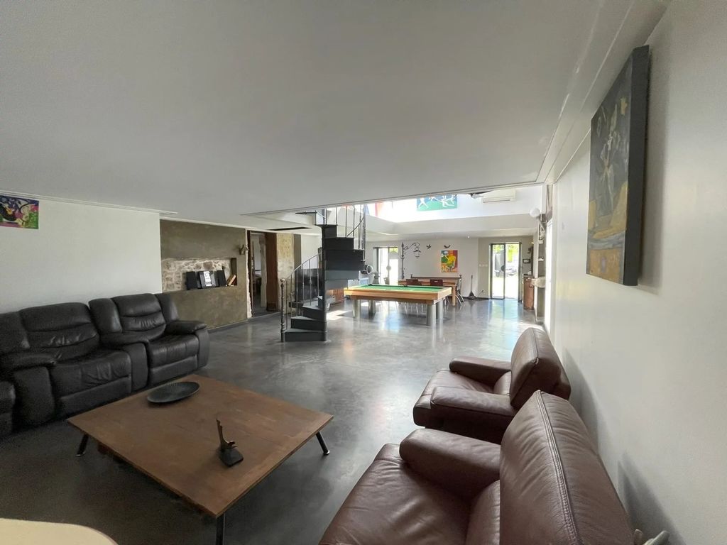 Achat maison à vendre 5 chambres 260 m² - Saint-Antoine-de-Breuilh