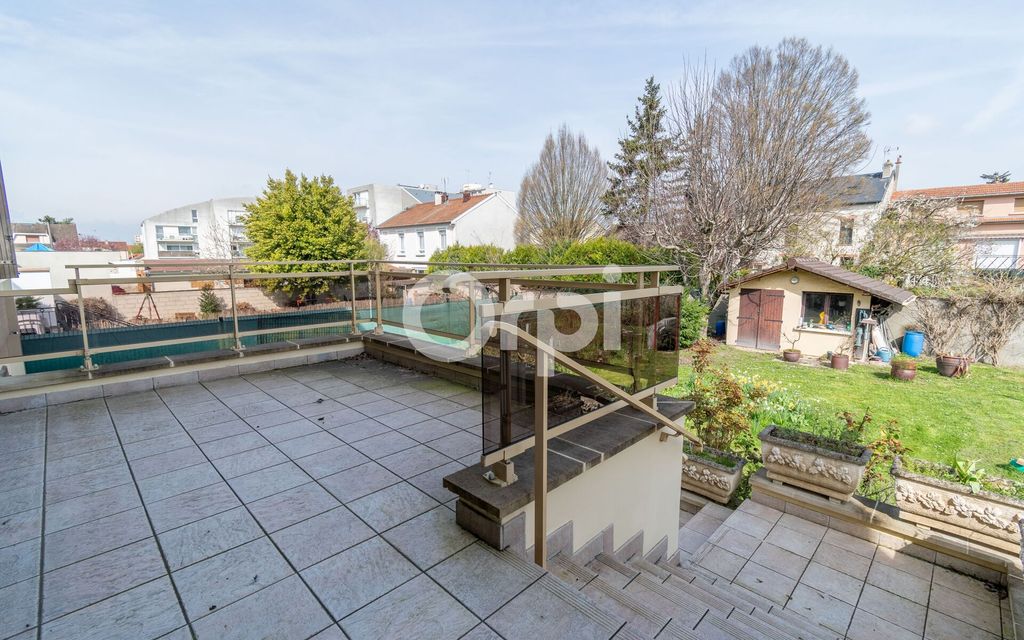 Achat maison à vendre 5 chambres 239 m² - Reims