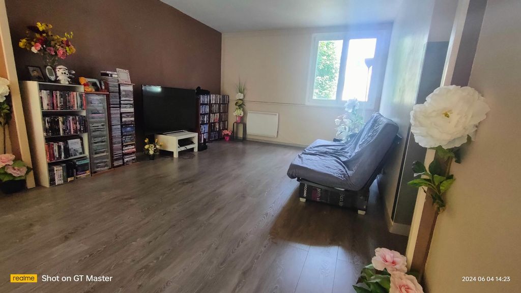 Achat appartement à vendre 5 pièces 108 m² - Montigny-le-Bretonneux