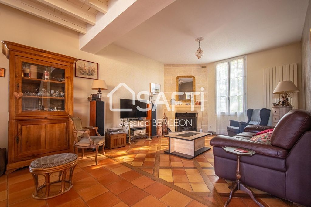 Achat maison à vendre 5 chambres 195 m² - Génissac