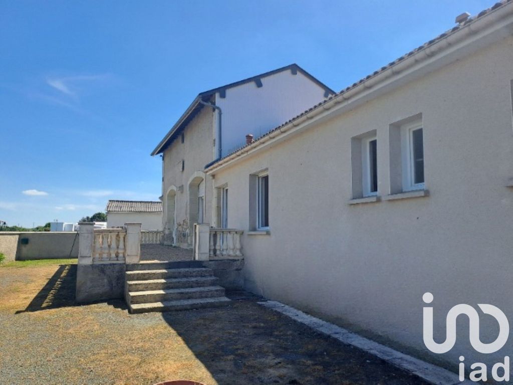 Achat maison à vendre 4 chambres 145 m² - Montreuil-Bellay