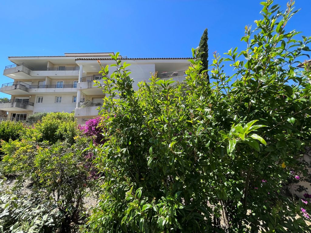 Achat appartement à vendre 3 pièces 83 m² - Cavalaire-sur-Mer
