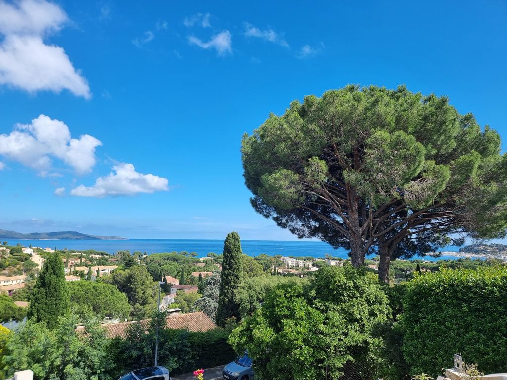 Achat maison à vendre 5 chambres 220 m² - Cavalaire-sur-Mer