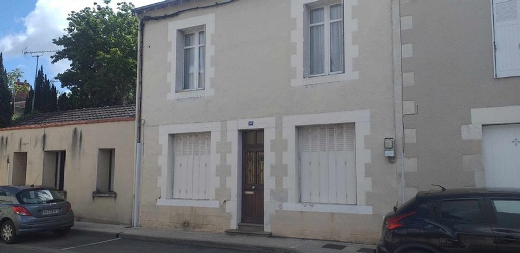 Achat maison à vendre 3 chambres 121 m² - Montmorillon