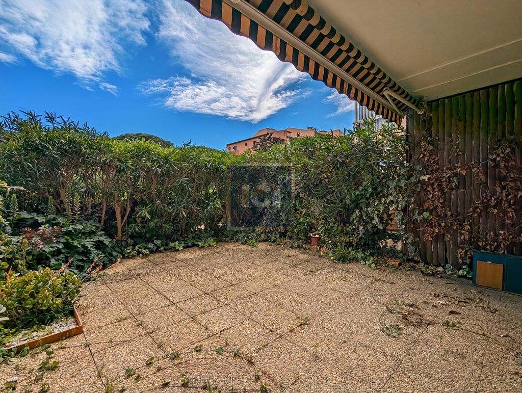 Achat appartement à vendre 2 pièces 49 m² - Sainte-Maxime