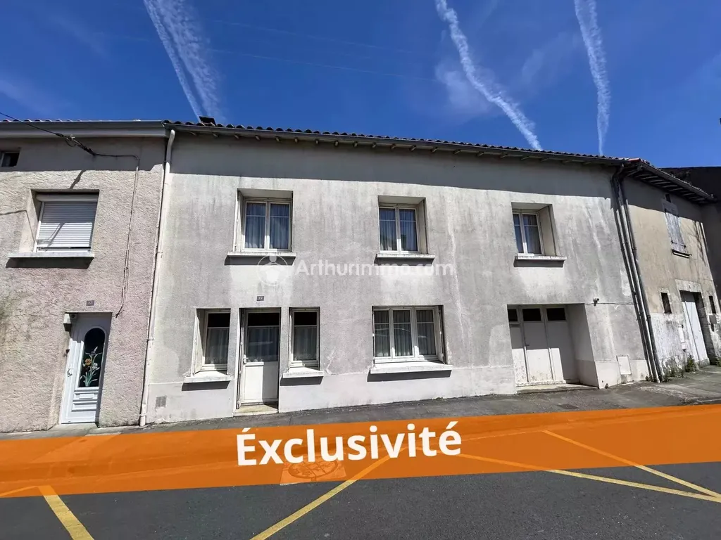 Achat maison à vendre 3 chambres 107 m² - Saint-Jean-d'Angély