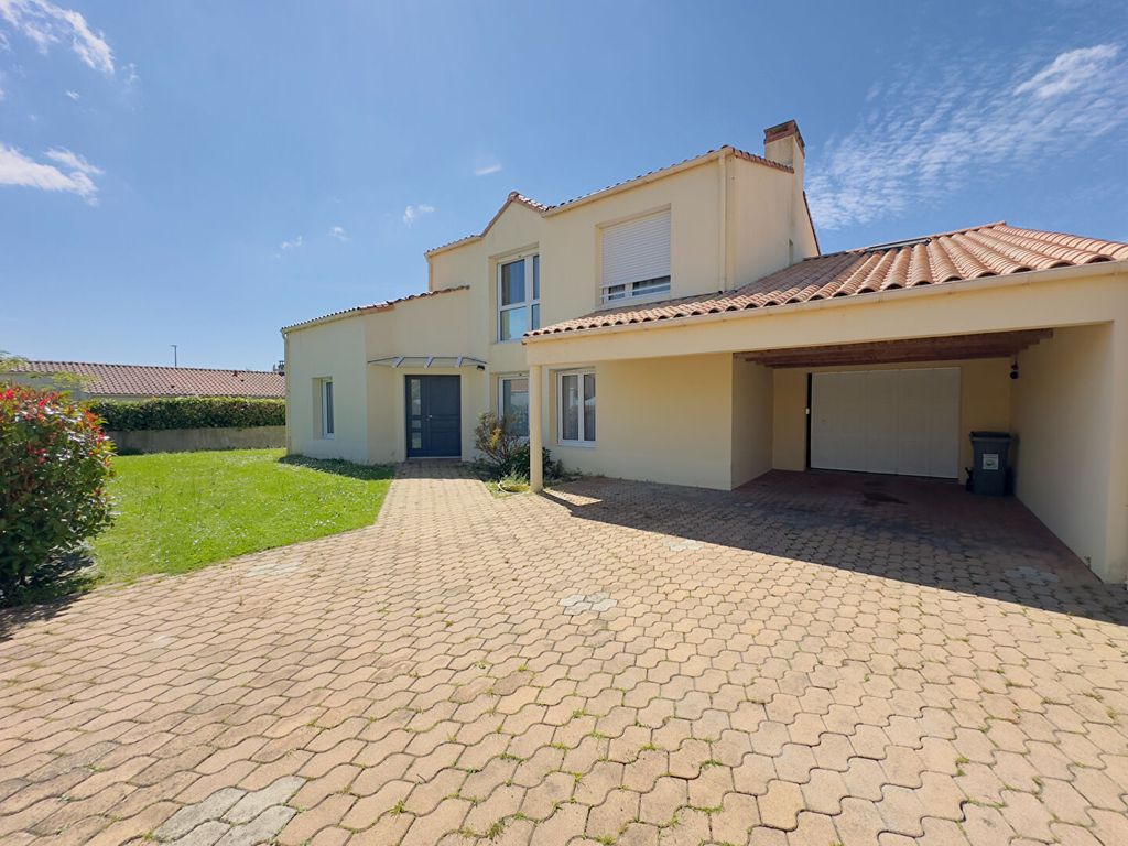 Achat maison à vendre 6 chambres 205 m² - La Roche-sur-Yon