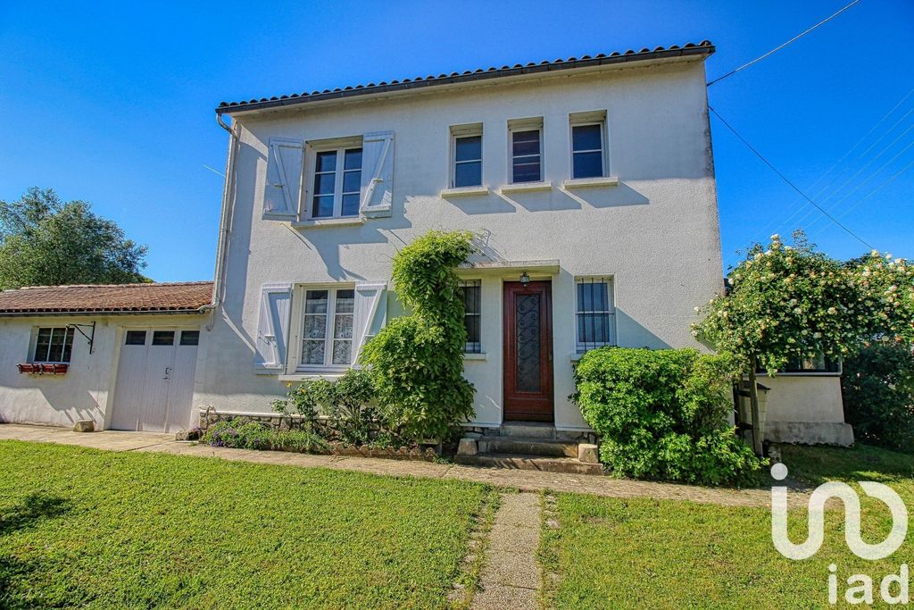 Achat maison à vendre 4 chambres 88 m² - Saint-Jean-d'Angély