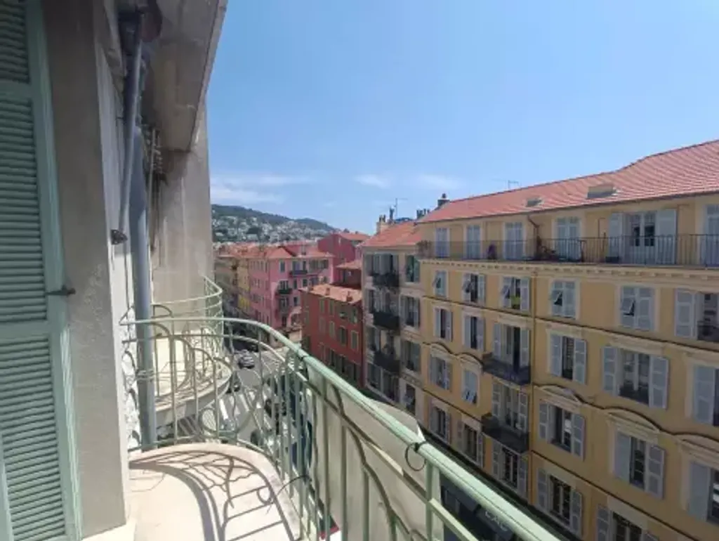 Achat appartement à vendre 3 pièces 65 m² - Nice