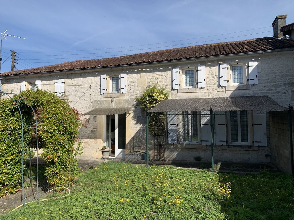 Achat maison à vendre 4 chambres 145 m² - Châteaubernard