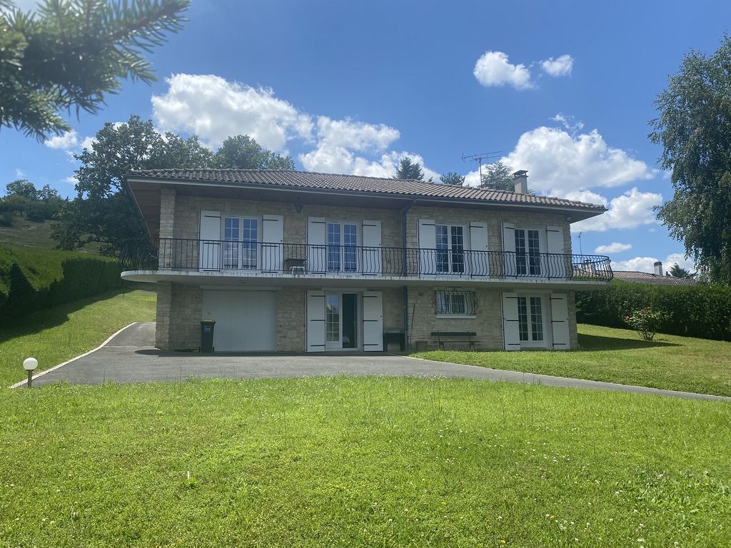 Achat maison à vendre 5 chambres 195 m² - Magnac-sur-Touvre