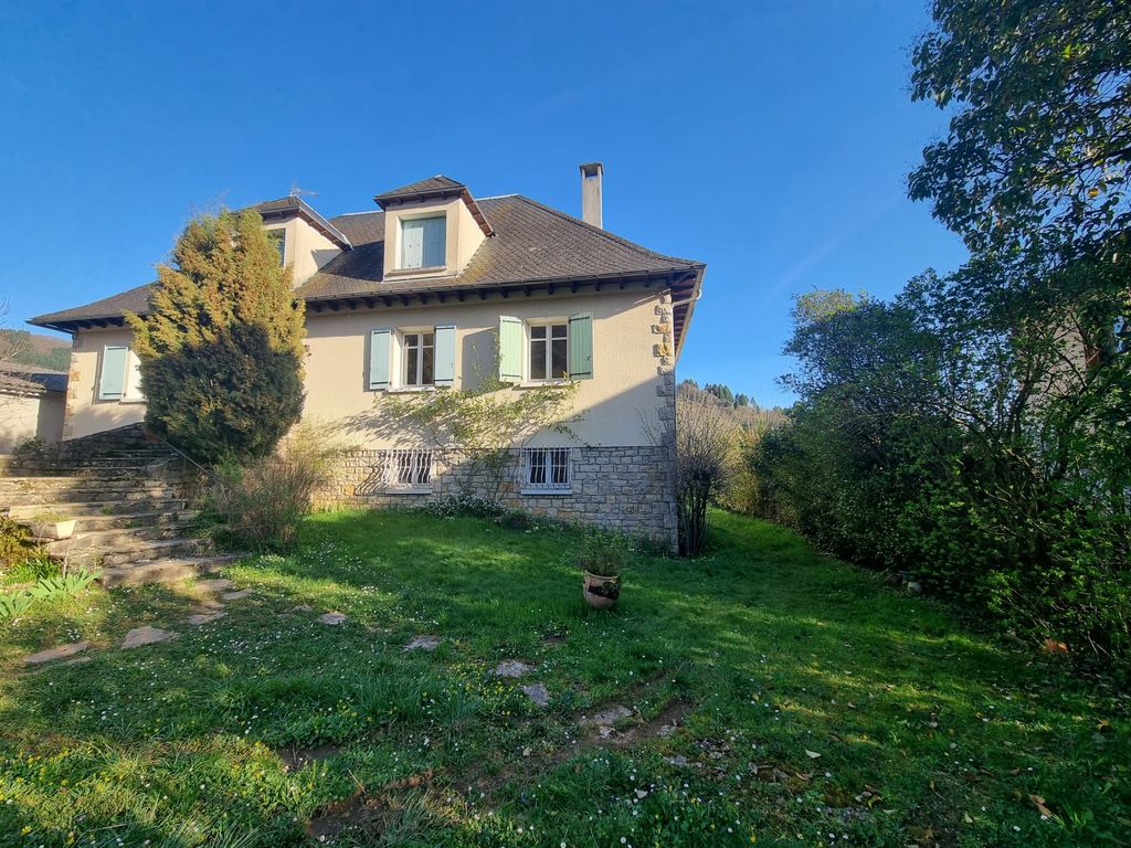 Achat maison à vendre 6 chambres 222 m² - Saint-Geniez-d'Olt-et-d'Aubrac