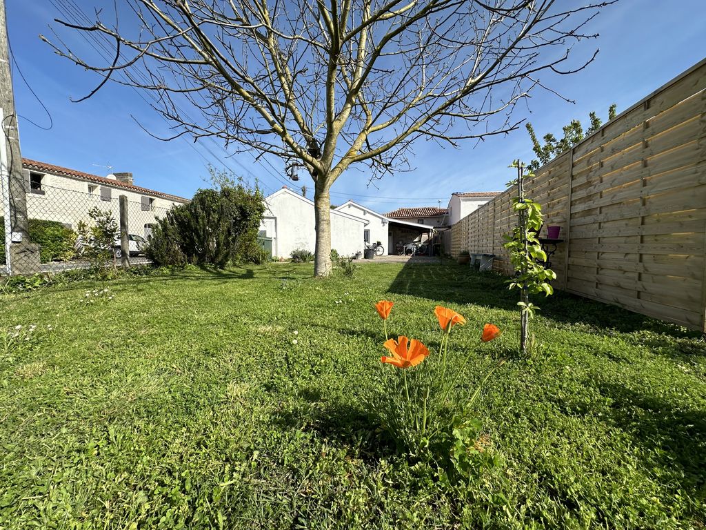 Achat maison à vendre 2 chambres 73 m² - Royan