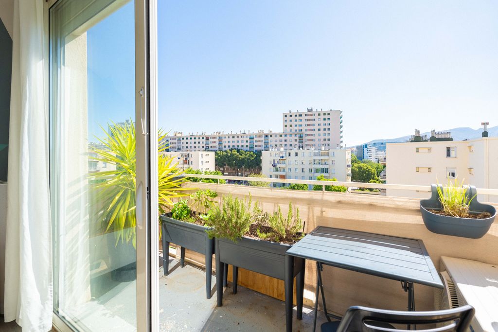 Achat appartement à vendre 4 pièces 67 m² - Marseille 8ème arrondissement