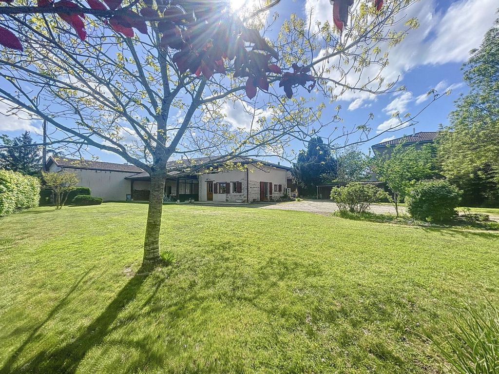 Achat maison à vendre 4 chambres 220 m² - Bourg-en-Bresse