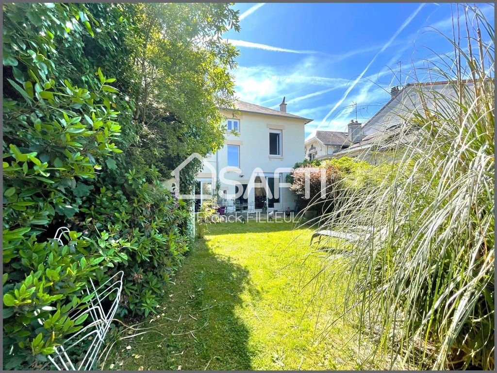 Achat maison à vendre 6 chambres 228 m² - Limoges