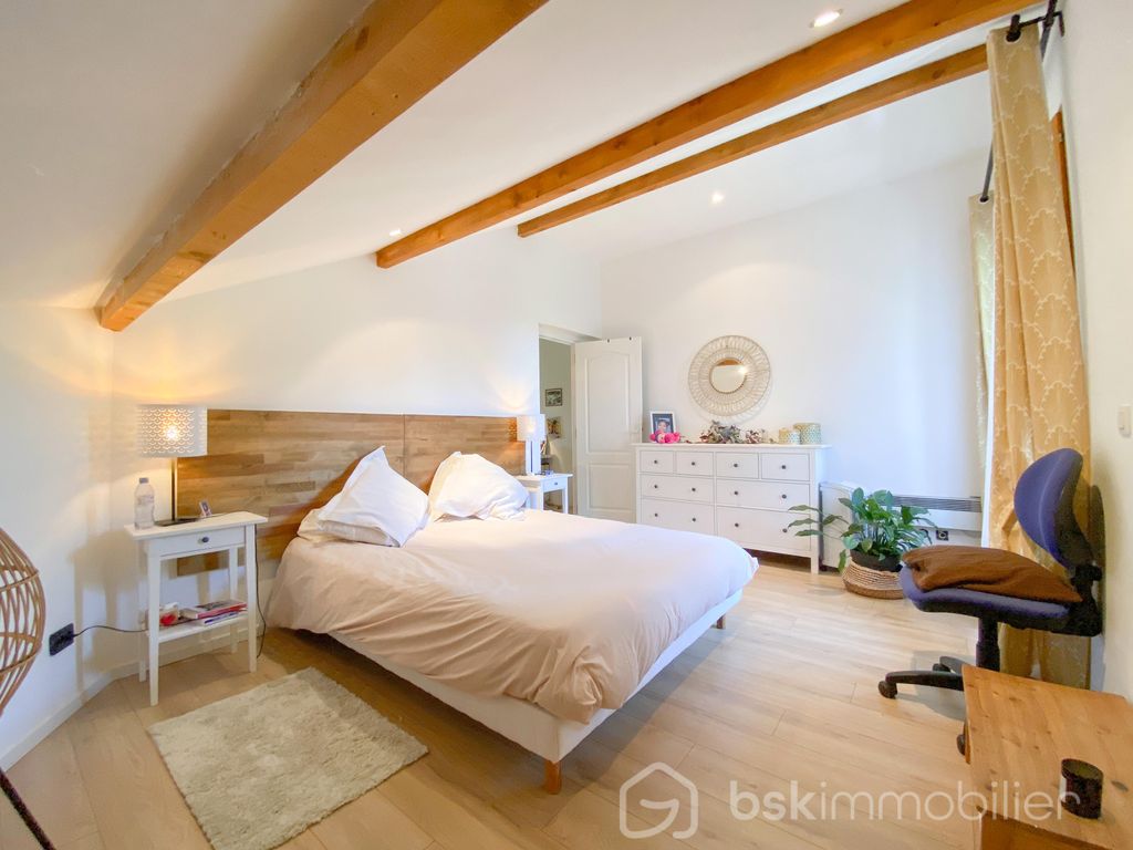 Achat maison à vendre 5 chambres 183 m² - Saint-Siméon-de-Bressieux