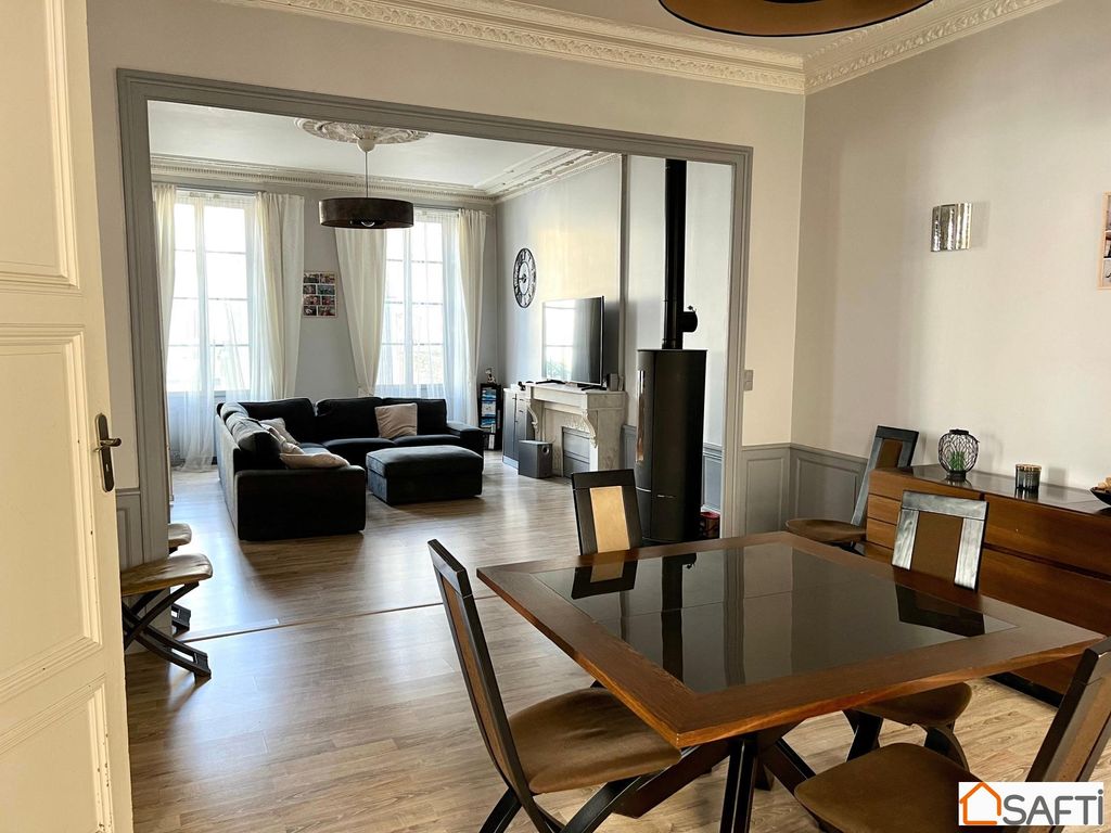 Achat maison à vendre 7 chambres 360 m² - Saint-Jean-d'Angély