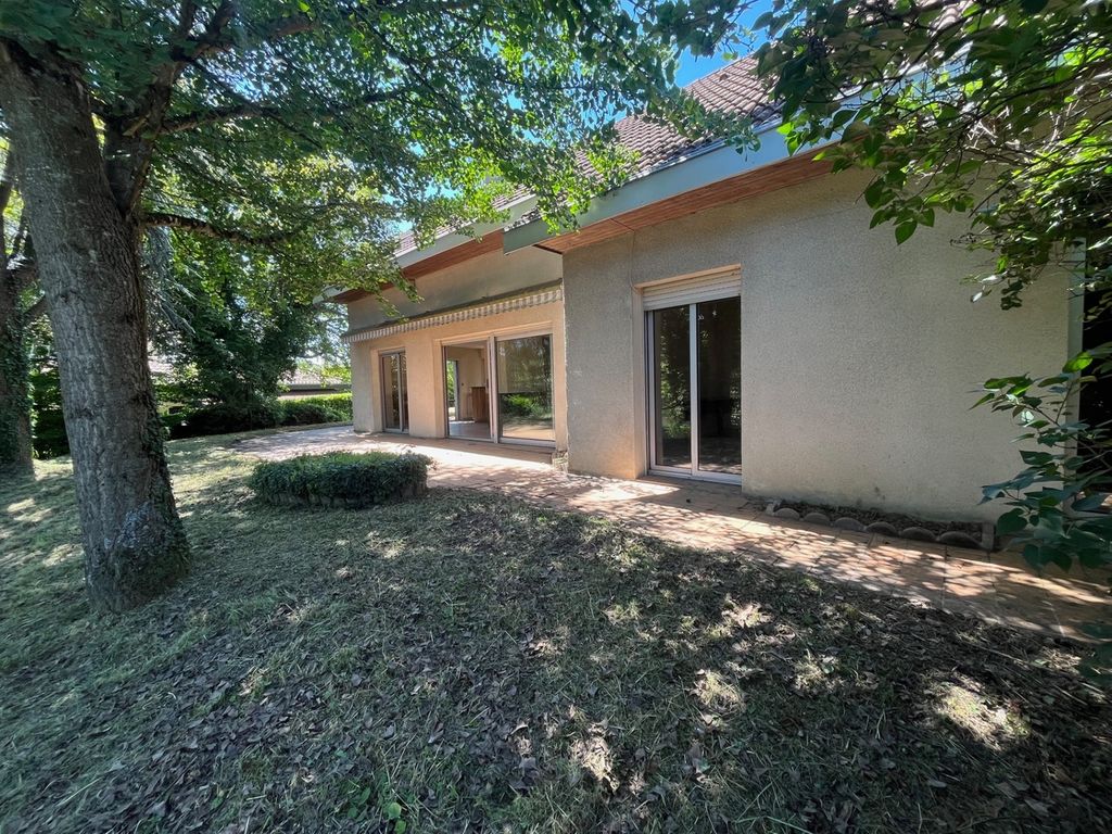 Achat maison à vendre 4 chambres 165 m² - Charnècles