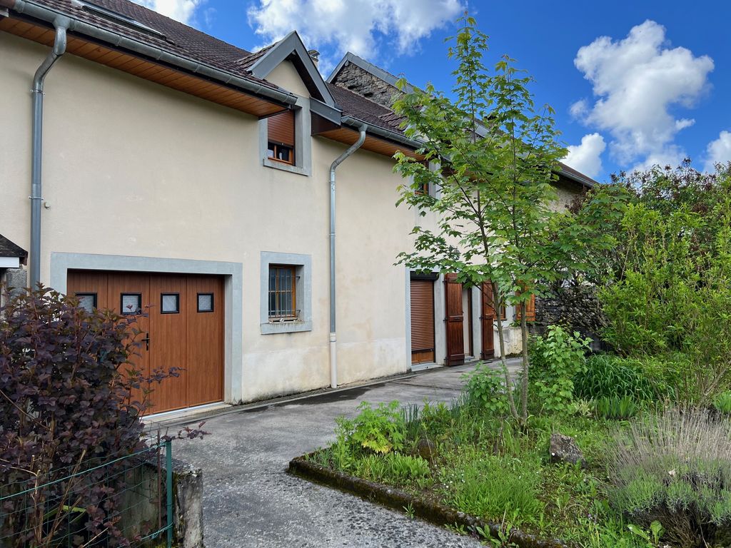 Achat maison à vendre 5 chambres 170 m² - Dompierre-sur-Mont