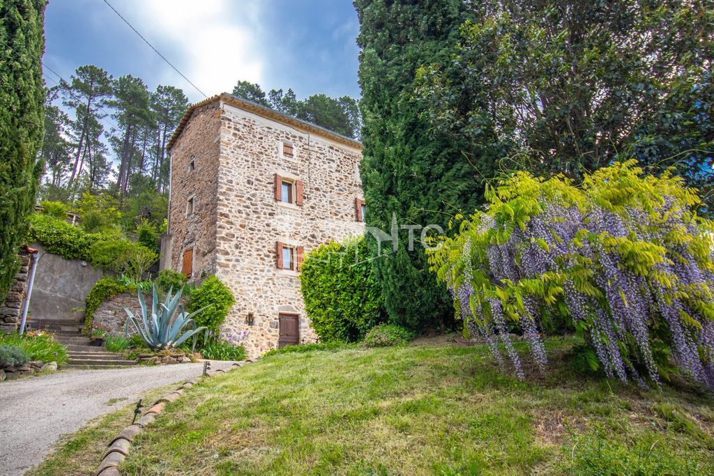 Achat maison à vendre 3 chambres 130 m² - Saint-Florent-sur-Auzonnet