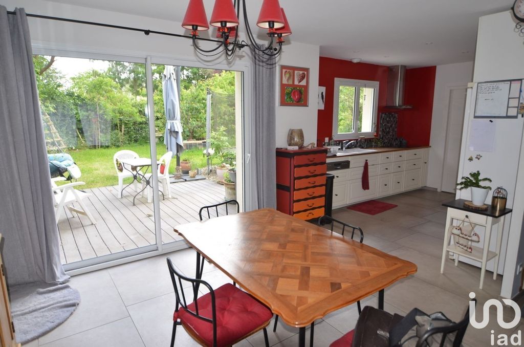 Achat maison à vendre 5 chambres 124 m² - Les Essarts-le-Roi