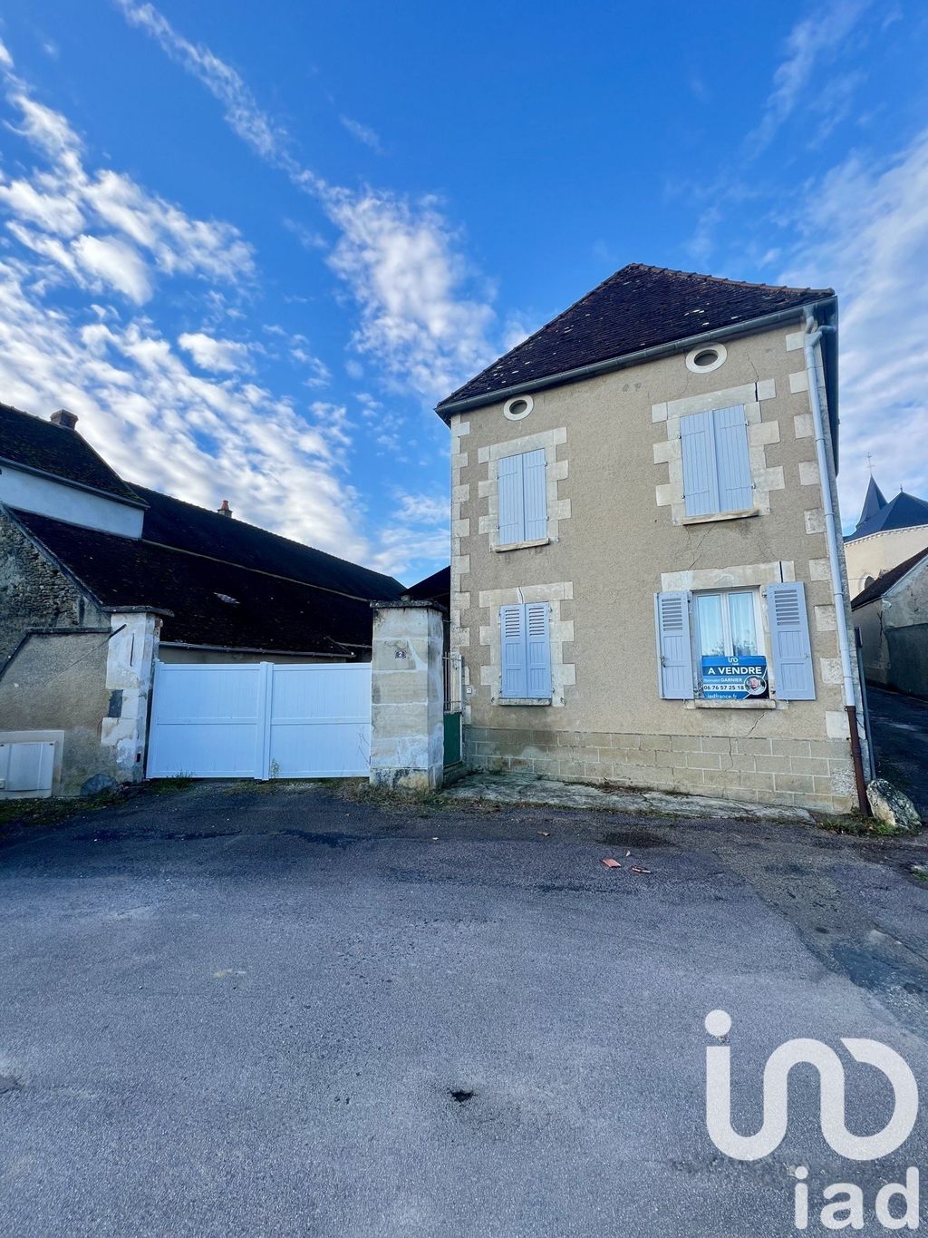 Achat maison à vendre 3 chambres 145 m² - Bleigny-le-Carreau