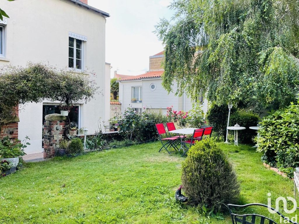 Achat maison à vendre 6 chambres 181 m² - Montilliers