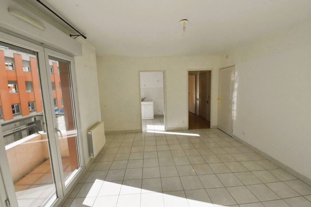 Achat appartement à vendre 2 pièces 47 m² - Décines-Charpieu